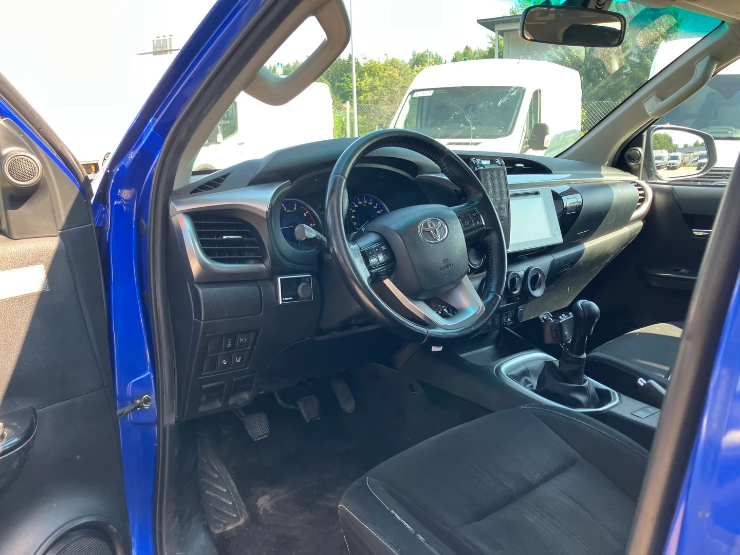 Car Image - 3Kq1BIu1JcwreAefB1YVFP