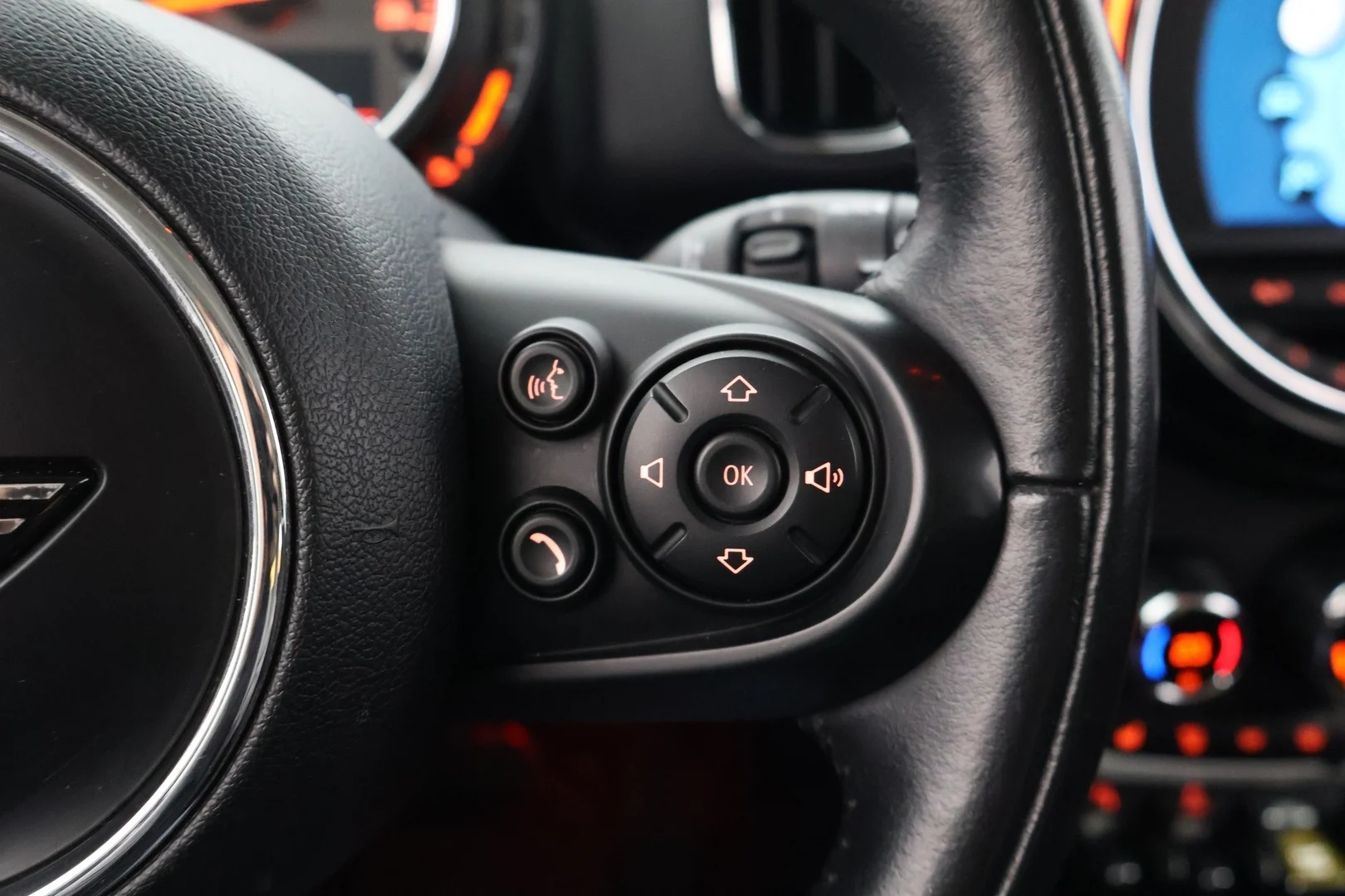 Car Image - XsRW4t33193iU7AcfeZys