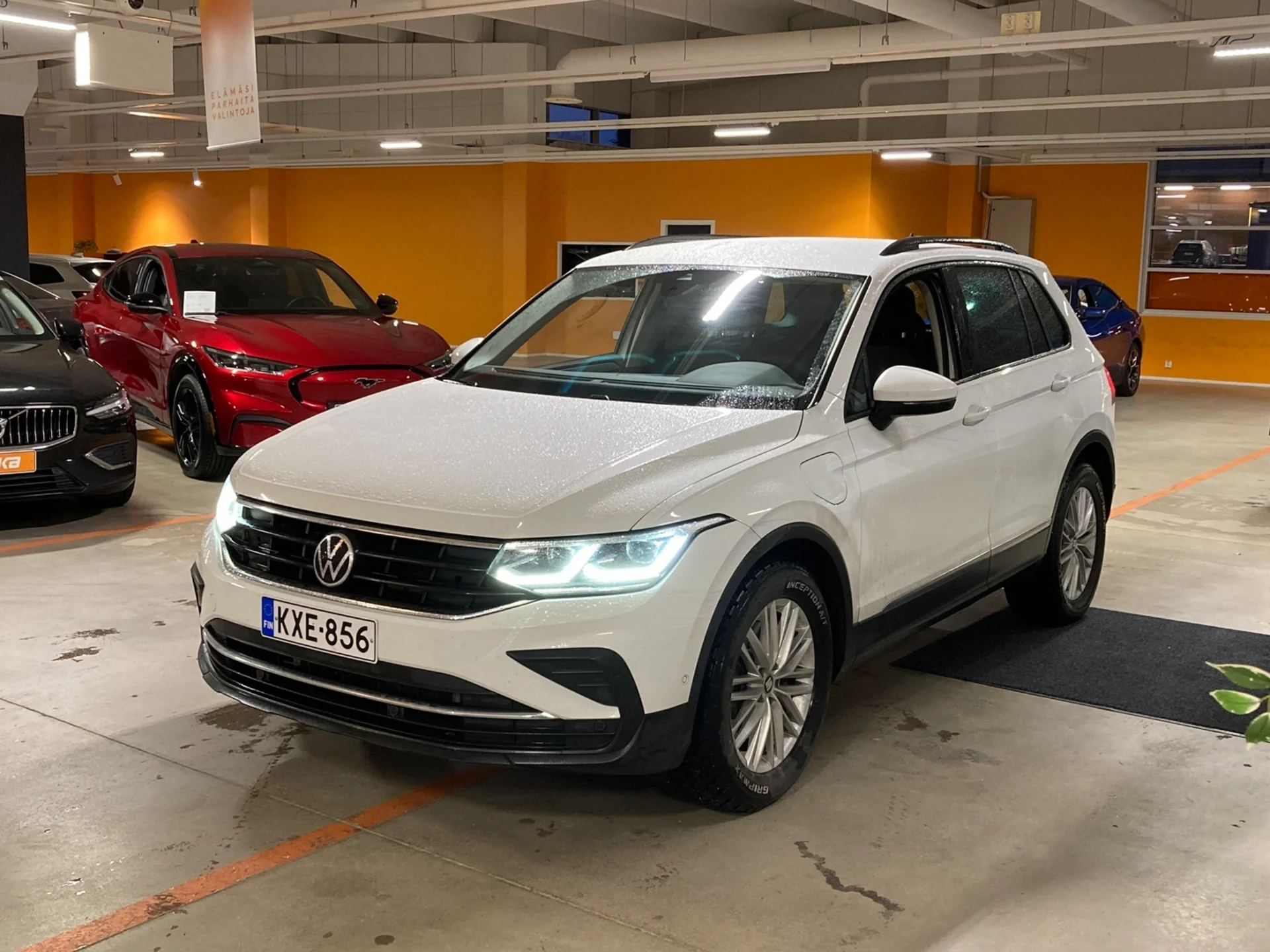 Car Image - 4A4oX6bUbYAbf5lCN1vbfC