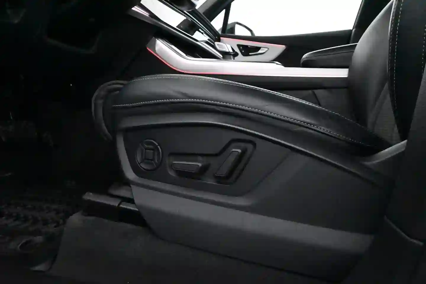 Car Image - 5NtqHOEUfpiUMa9xpOzx5c