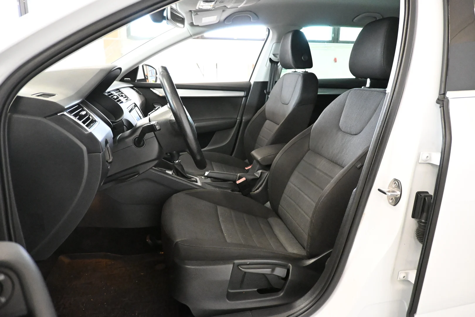 Car Image - 3qmnzTSvJXAq8acvHyHuMj