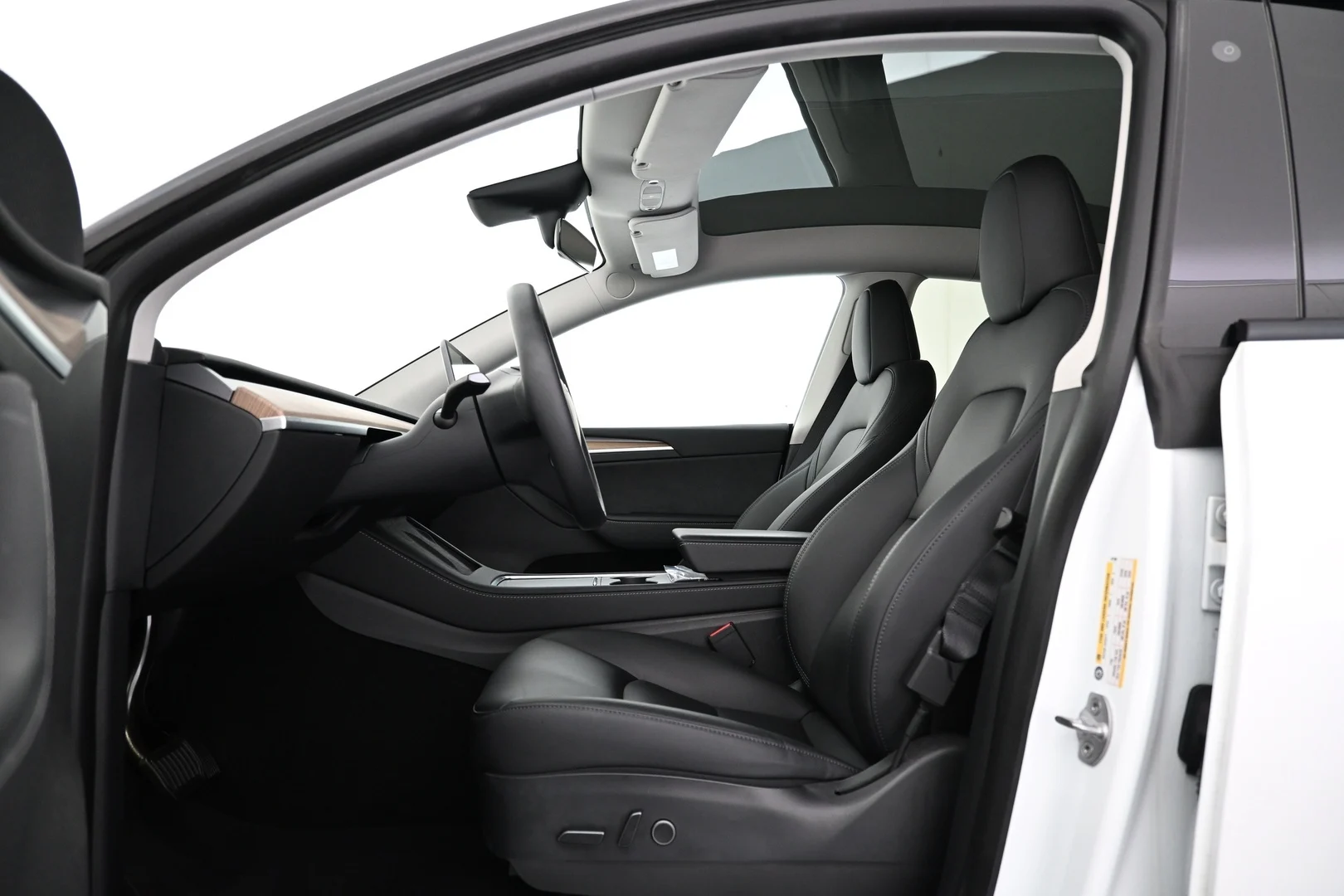 Car Image - 2iOOHCR2fNRnmUWcoJ4E7J