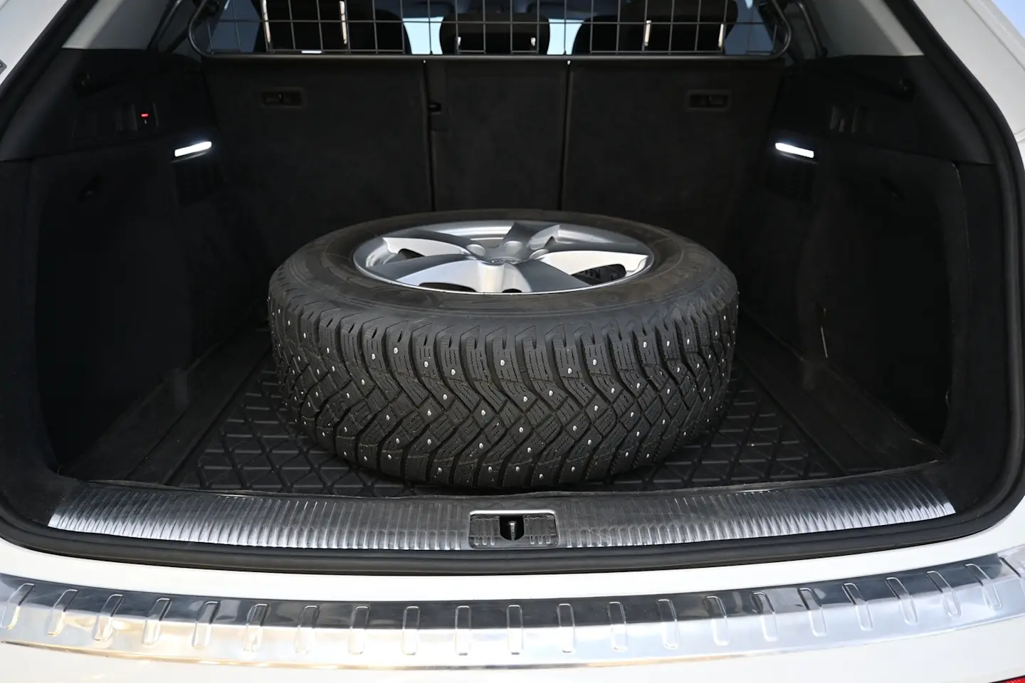 Car Image - 2CnLq8KtMV1dU9yyAWlHMA