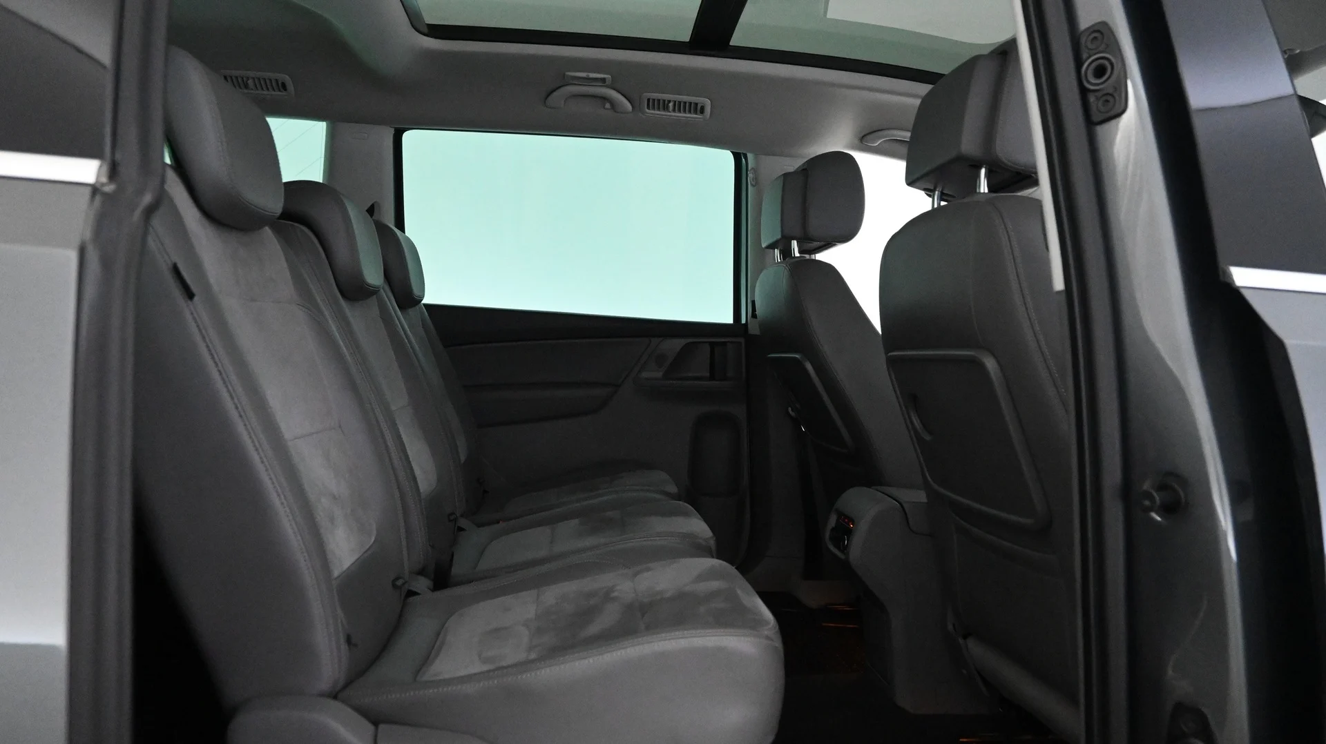 Car Image - 6RUQmnoiPymvG03TlYPju5