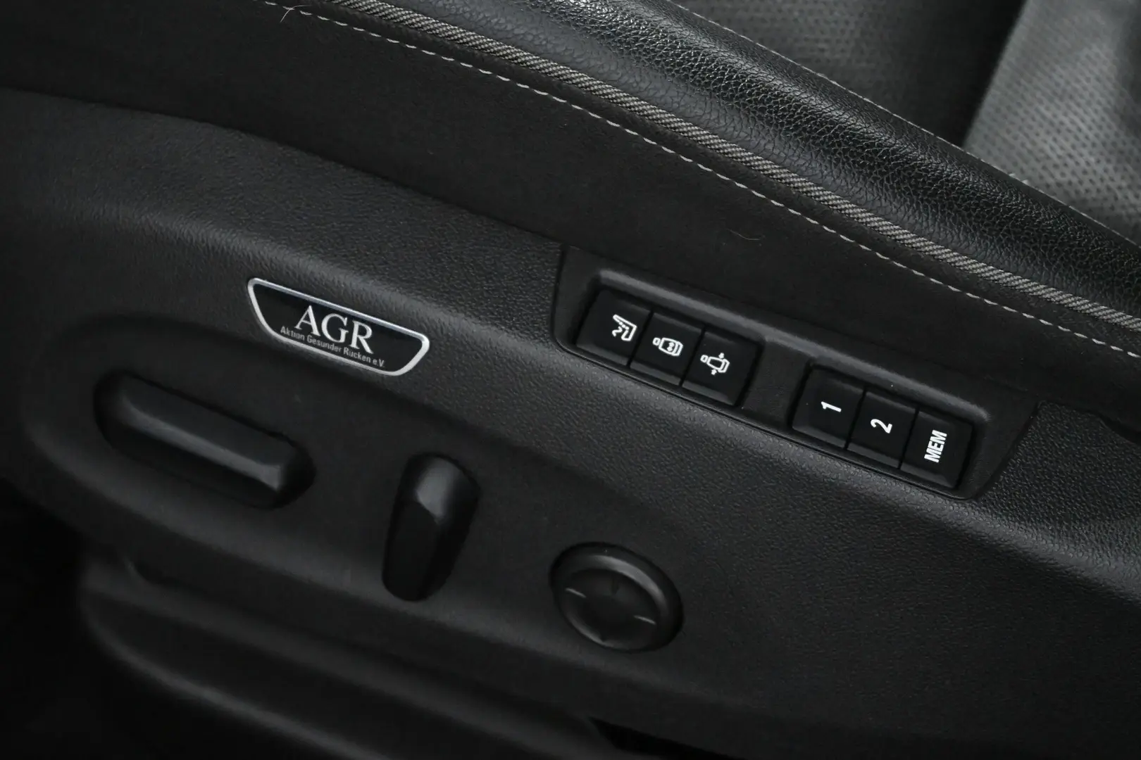 Car Image - 30T7RJbzdIxgF50ttIqZQT