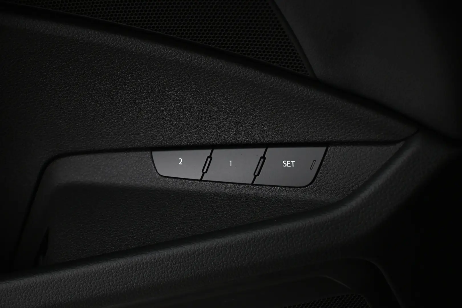 Car Image - 78Otkw3tBMWsyFS2IggW6W