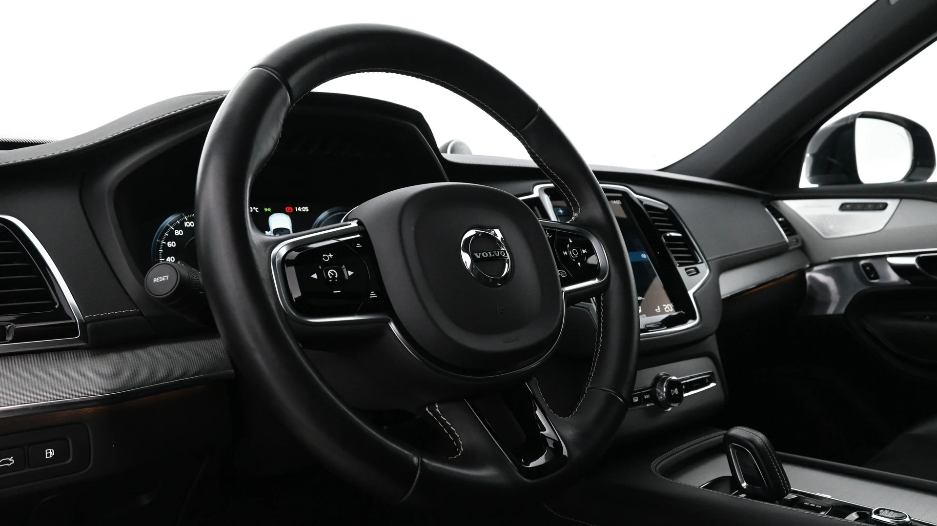 Car Image - V7uO1U2LWiYM1sf32ivNo