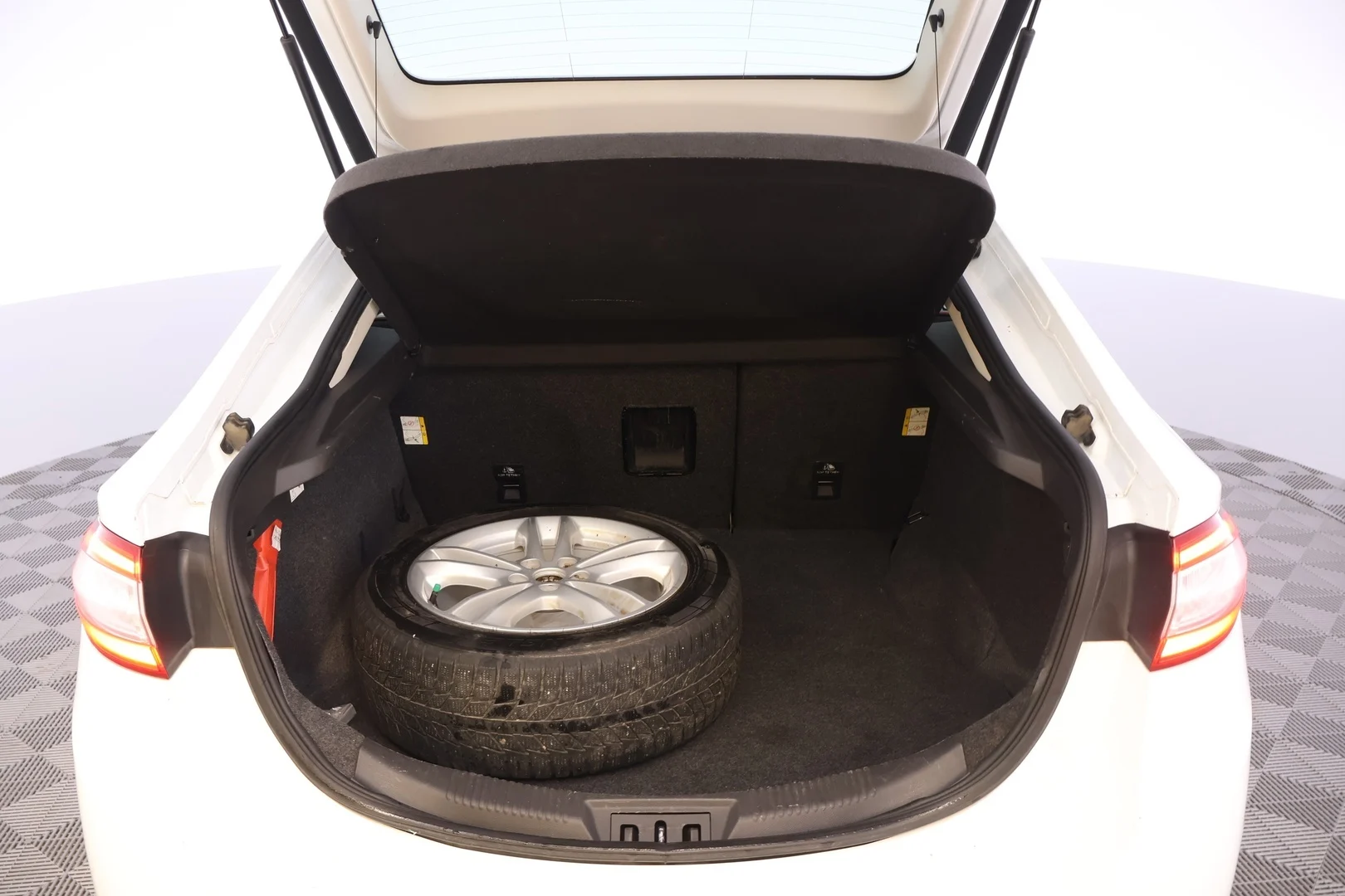 Car Image - 6GBRfvpHPNz32y83MKBgCW