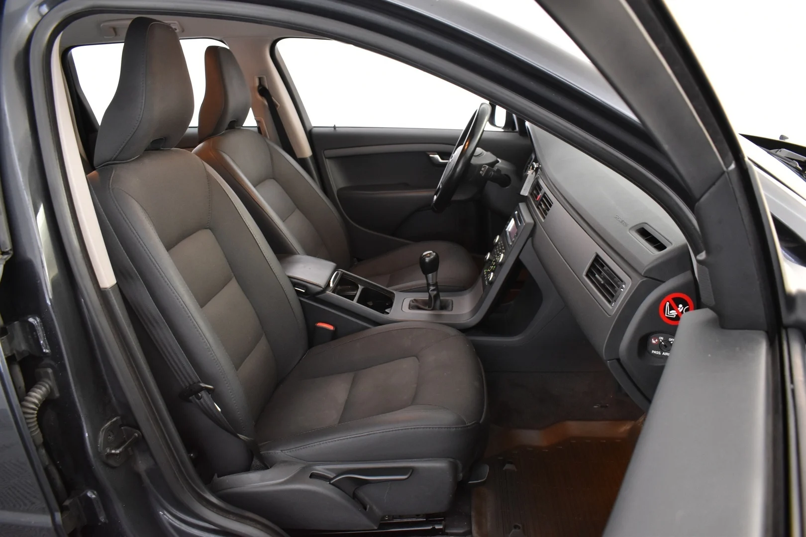 Car Image - 6udBoEwNJnzzocKEvbzfXN