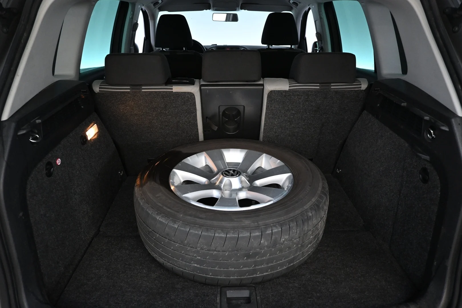 Car Image - 4KEKr0xuxUIpmBJrGd71ip