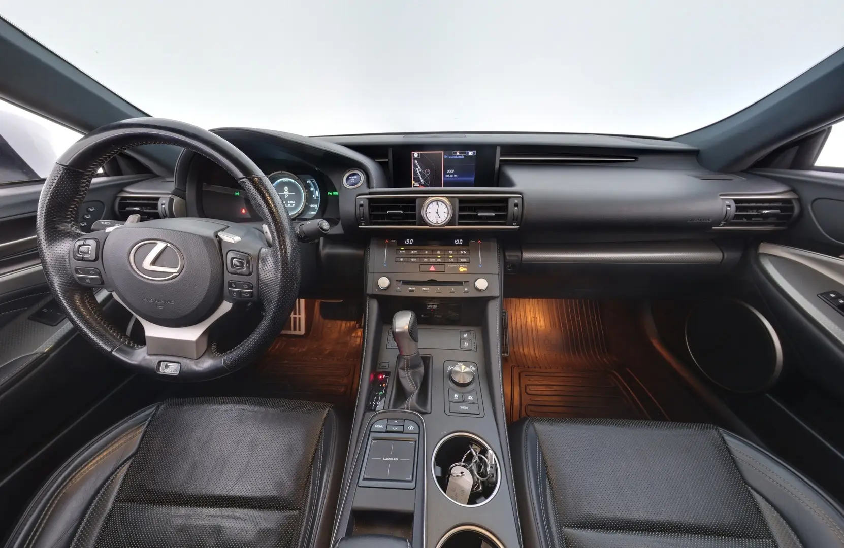 Car Image - 6fKwNo8fVVPq22Mnk8V92n