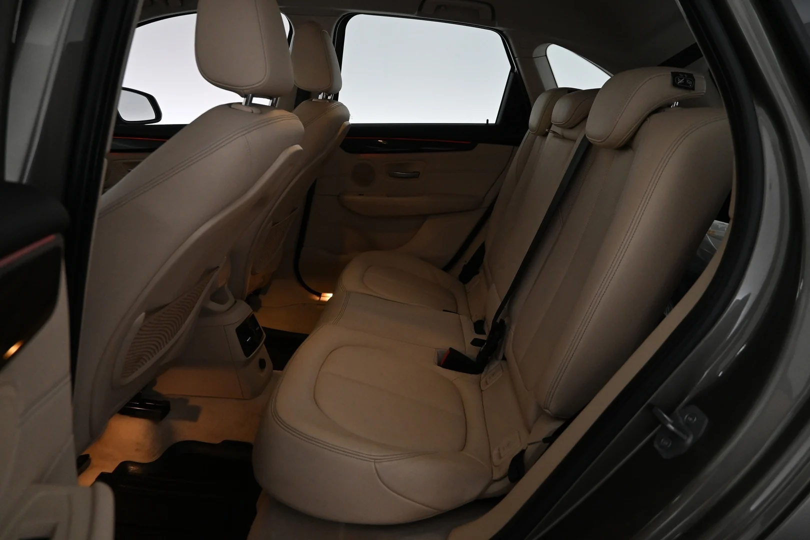 Car Image - 5lLAVrAinPbwm4wrFVx4fL