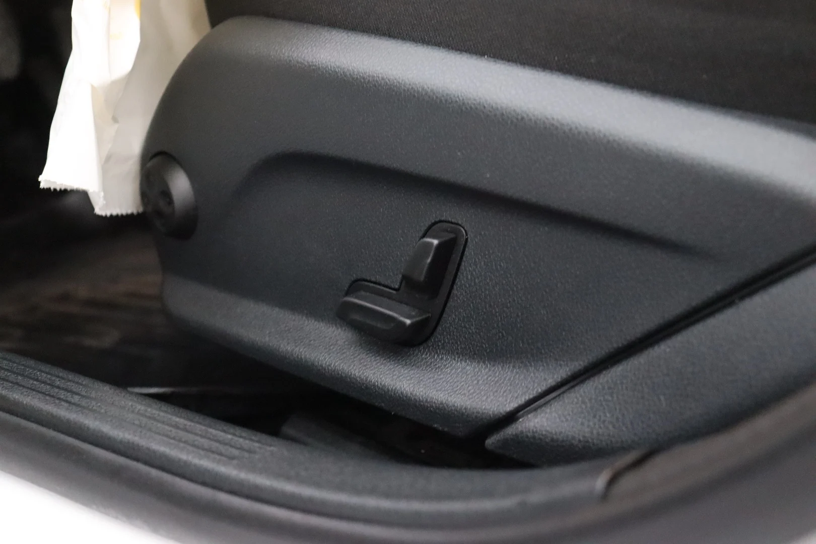 Car Image - V6rq8bDVMT0G5ci0bPmGl