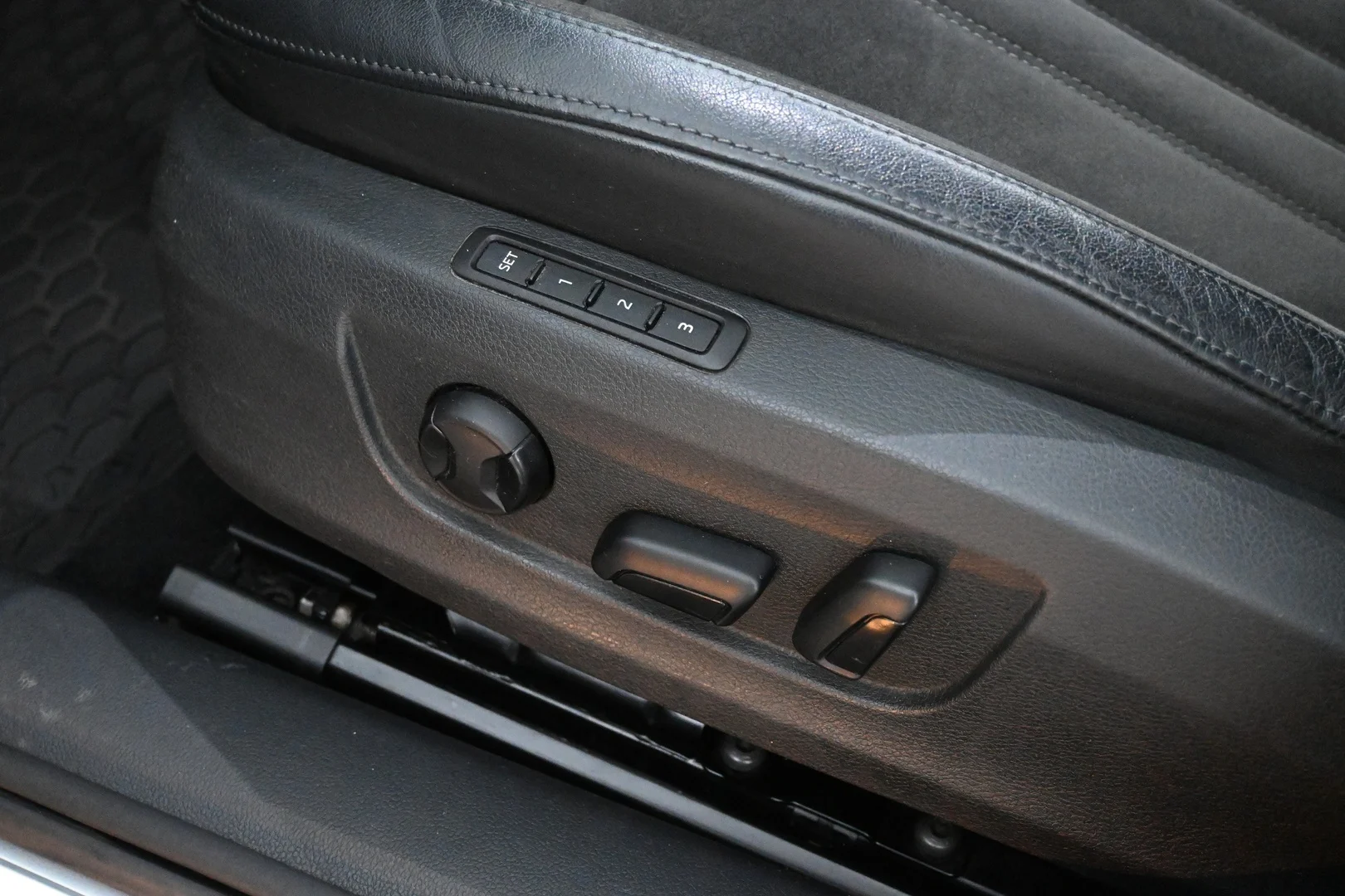 Car Image - gL70p8O1LgRdxLnnQ3AeD
