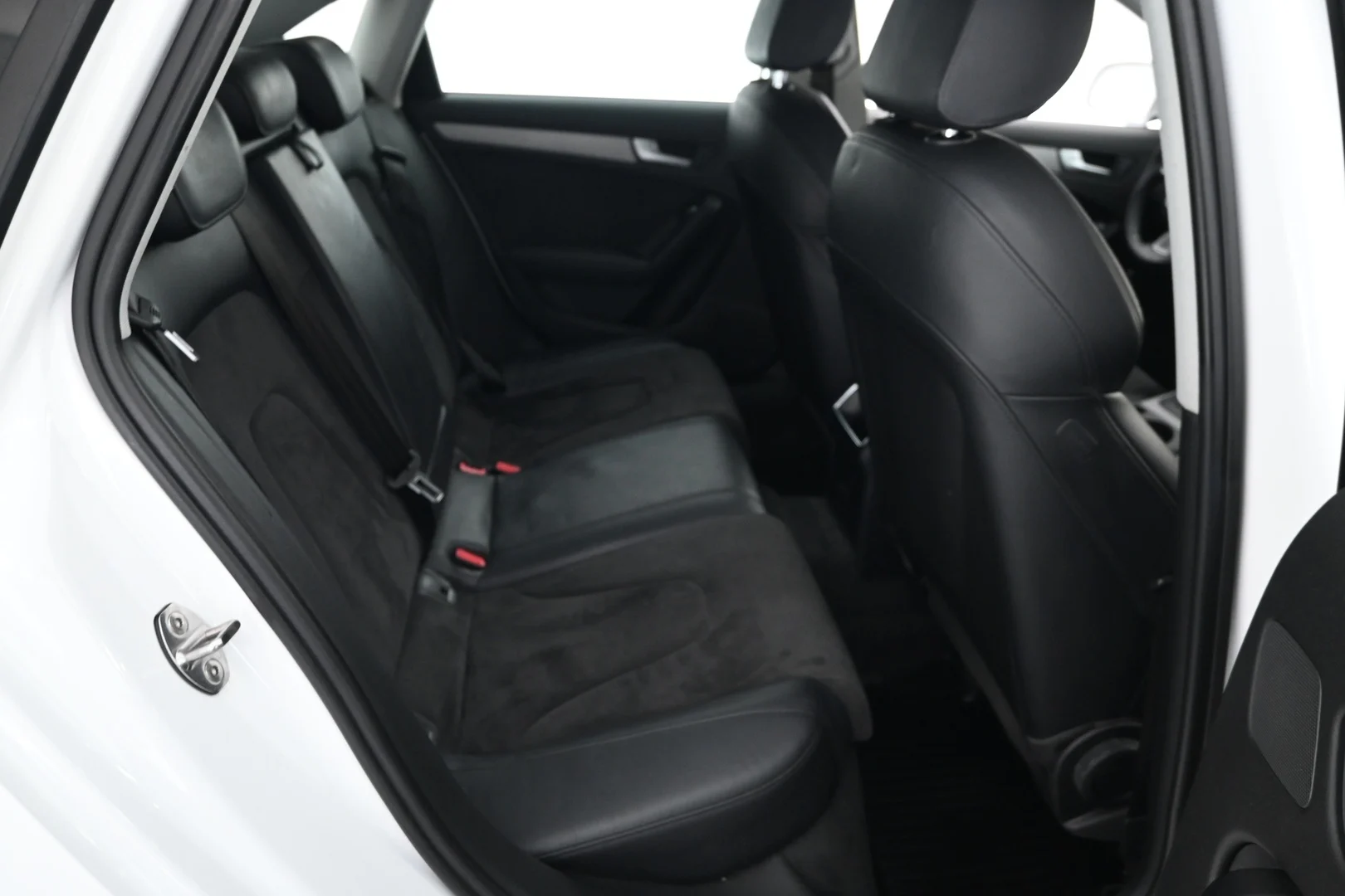 Car Image - 2Sz2aKaastegazrgModa4B