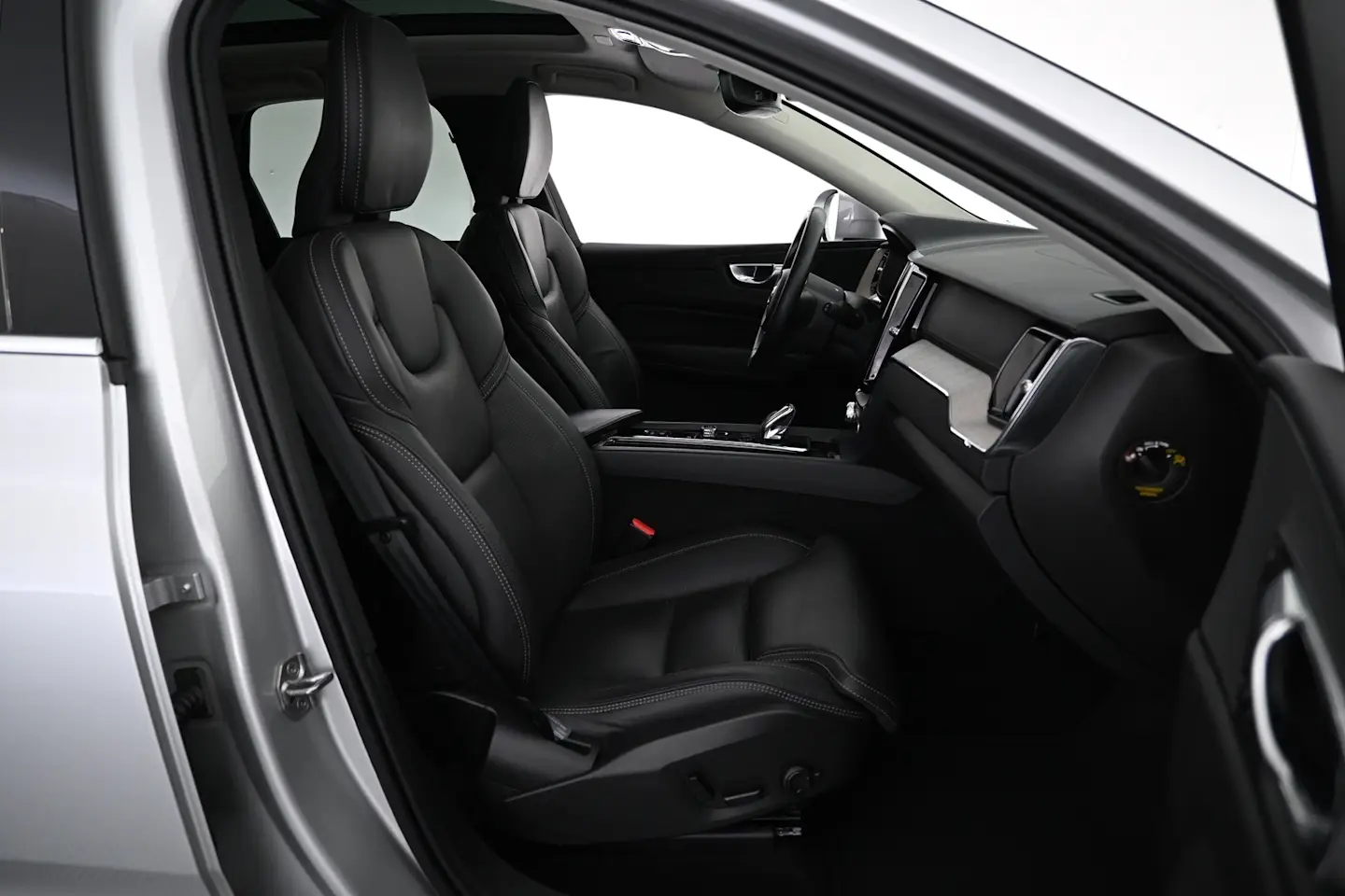 Car Image - LLAOYxD90prPZ24cgEeWR