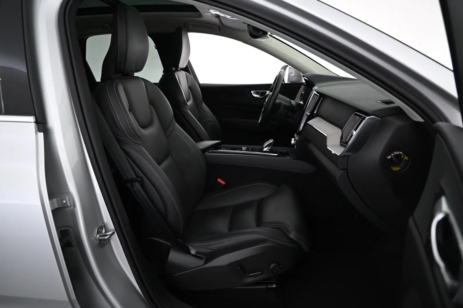 Car Image - LLAOYxD90prPZ24cgEeWR