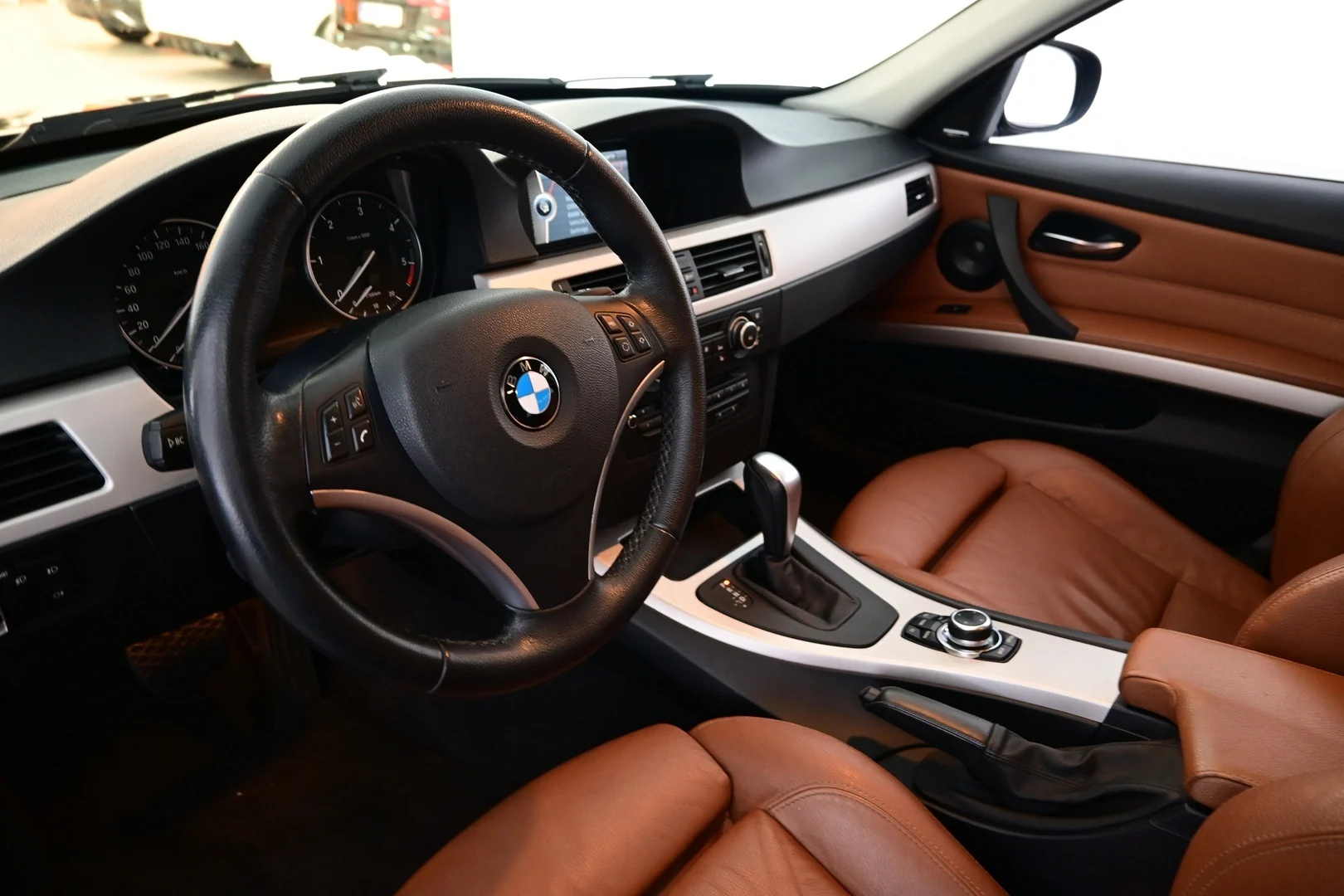 Car Image - 5kHdkYlLJEPimSB8qEM6ZK
