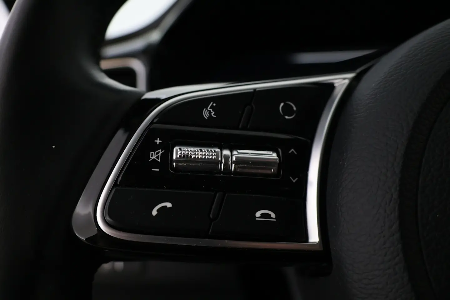 Car Image - 1pq6akW8FnEe32g7gobjtQ