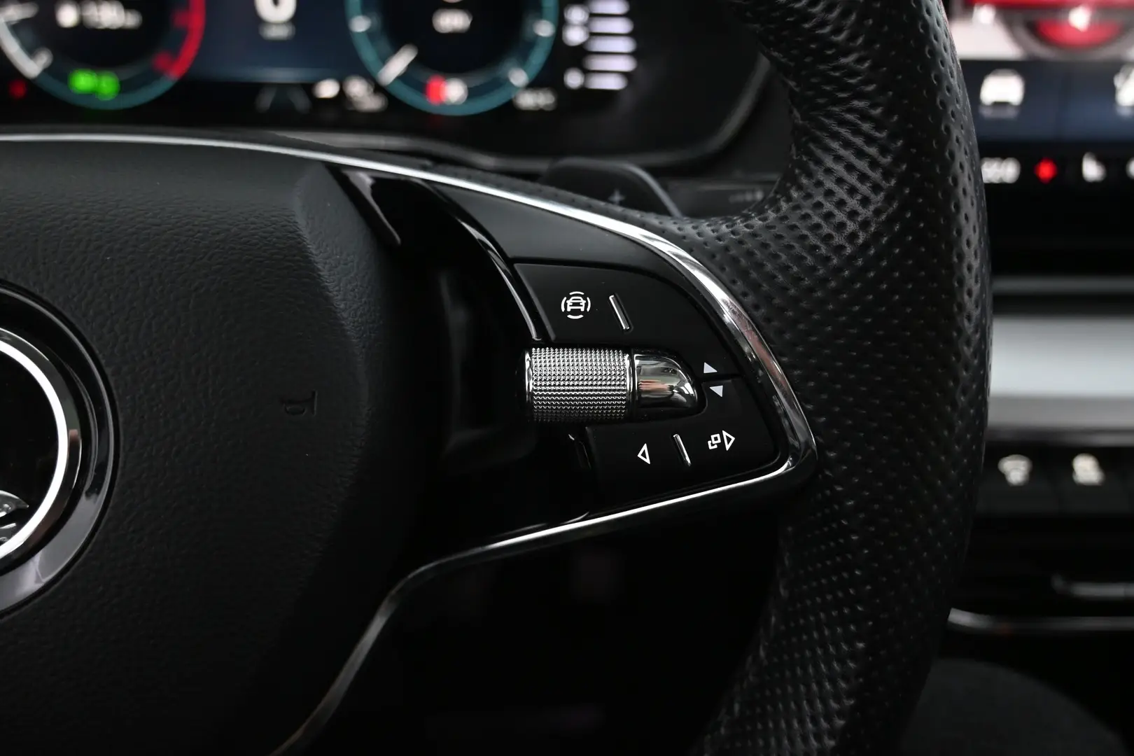 Car Image - 6CYiivnPxrrJjA8Qp4qq6s
