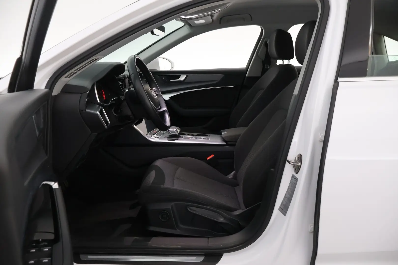 Car Image - 5L1OTJaJ0VXokvxLikw8T6