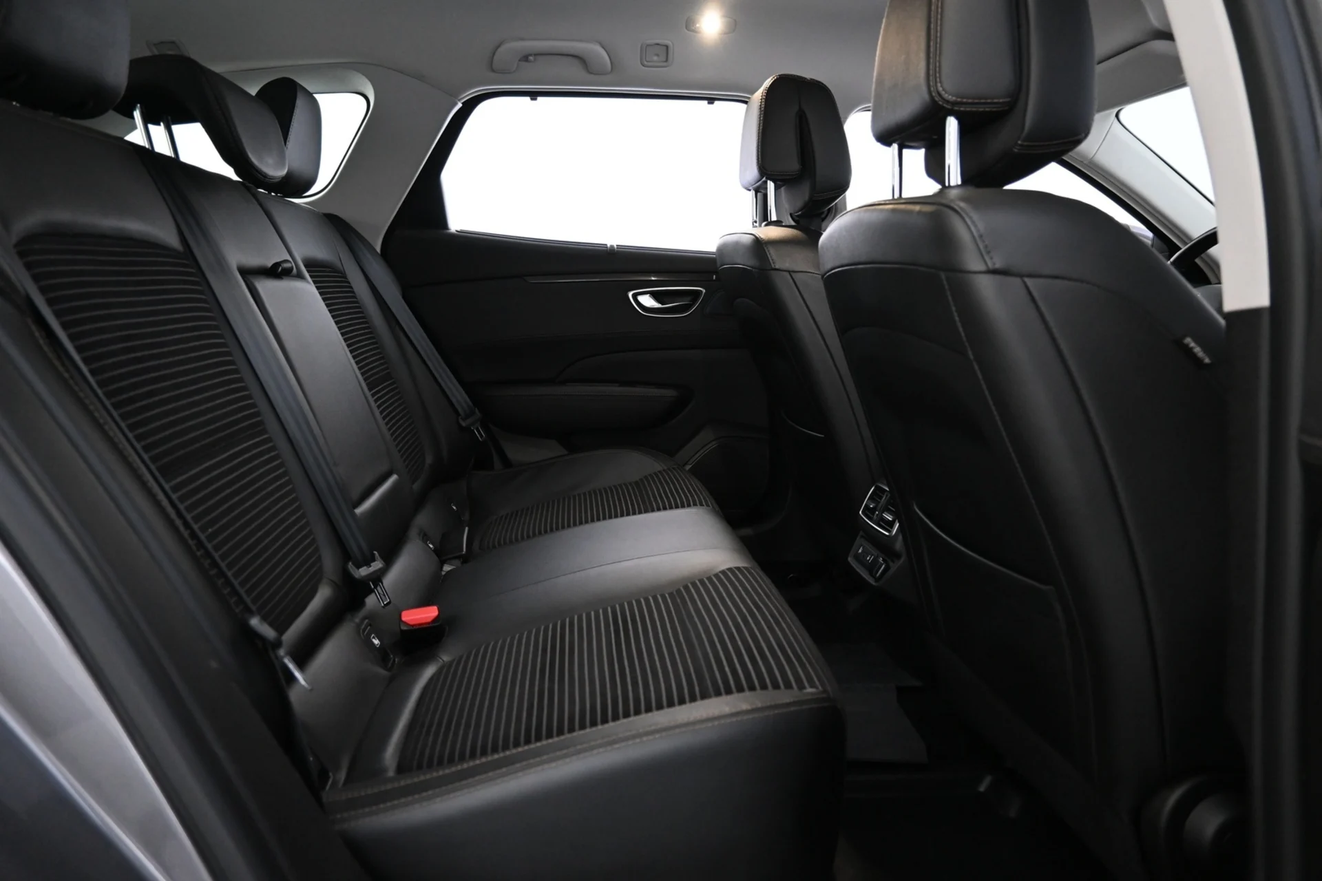 Car Image - 204vQF973EU9252FhTqrVV