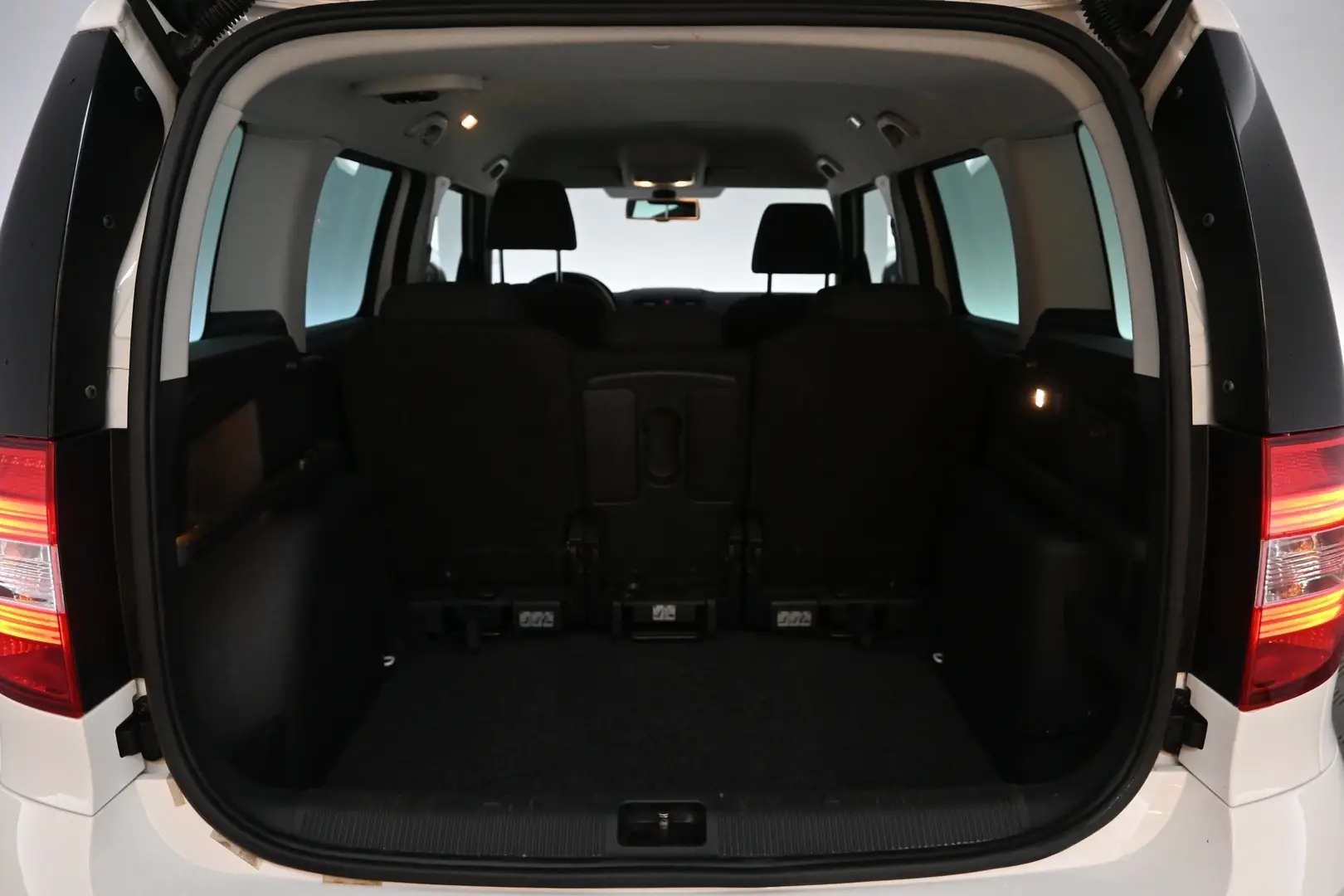 Car Image - 4kZSAhWKROUn5d8N0IbyMp