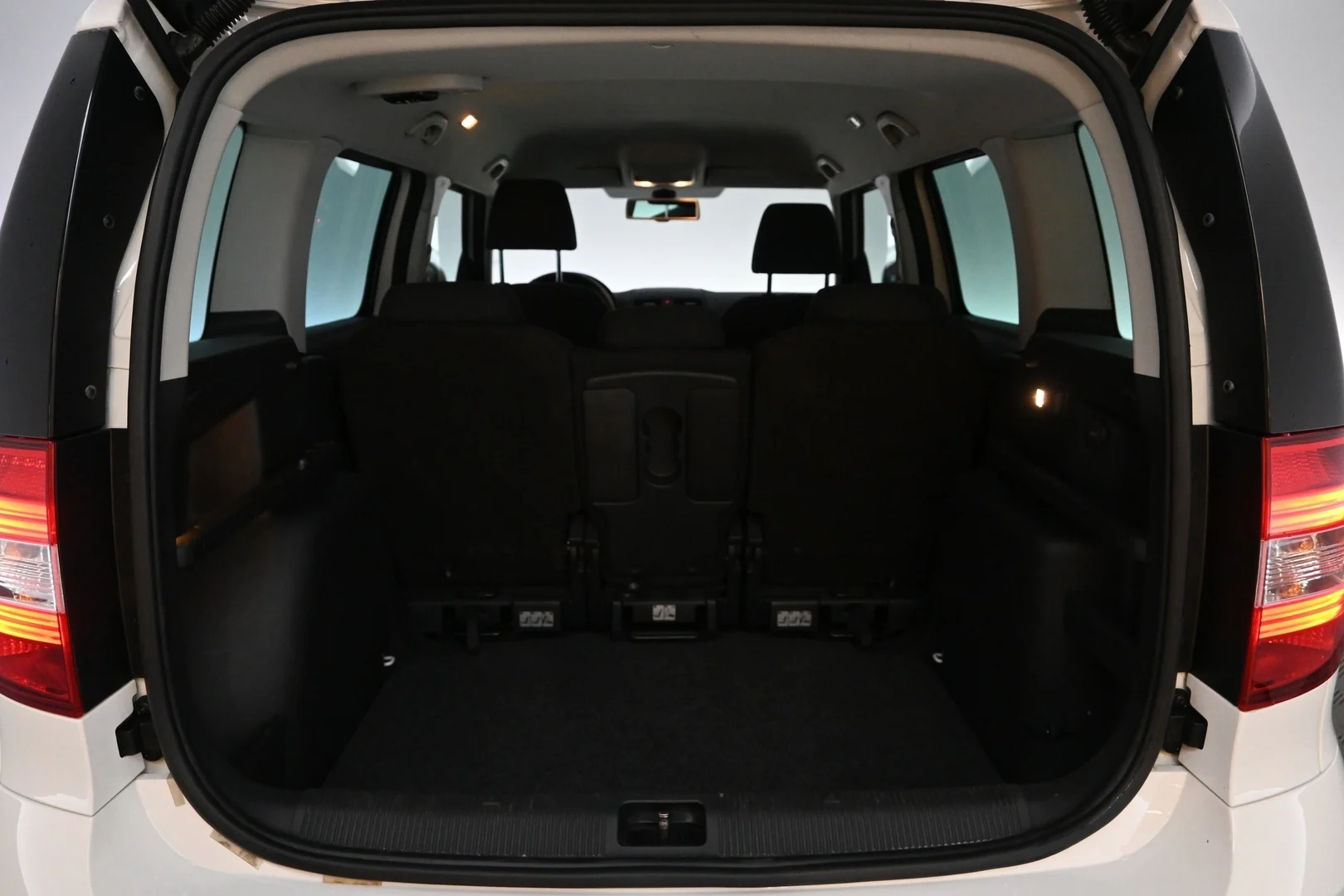 Car Image - 4kZSAhWKROUn5d8N0IbyMp