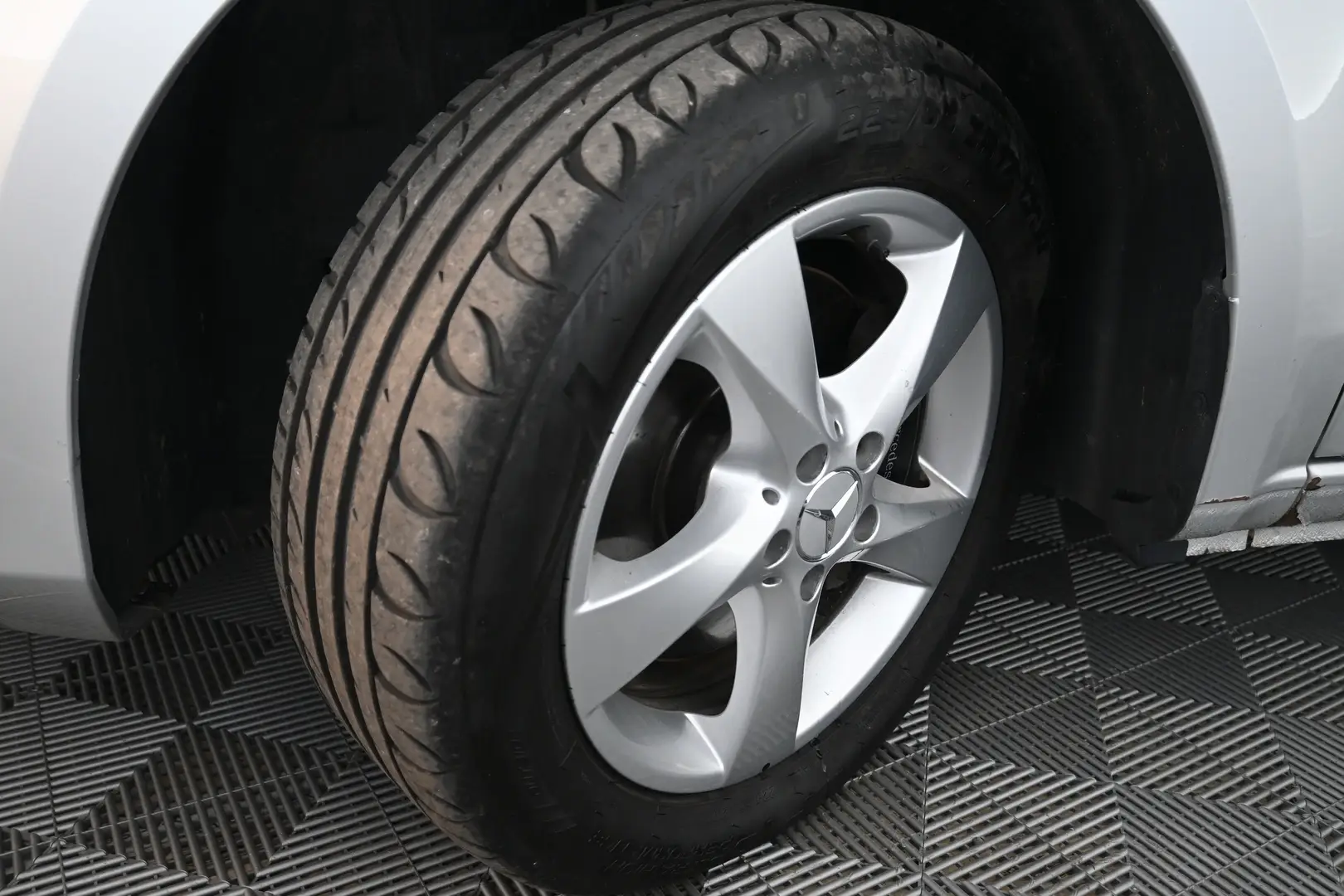 Car Image - 3d4GOmoyK8Vd9OIsp1mowk