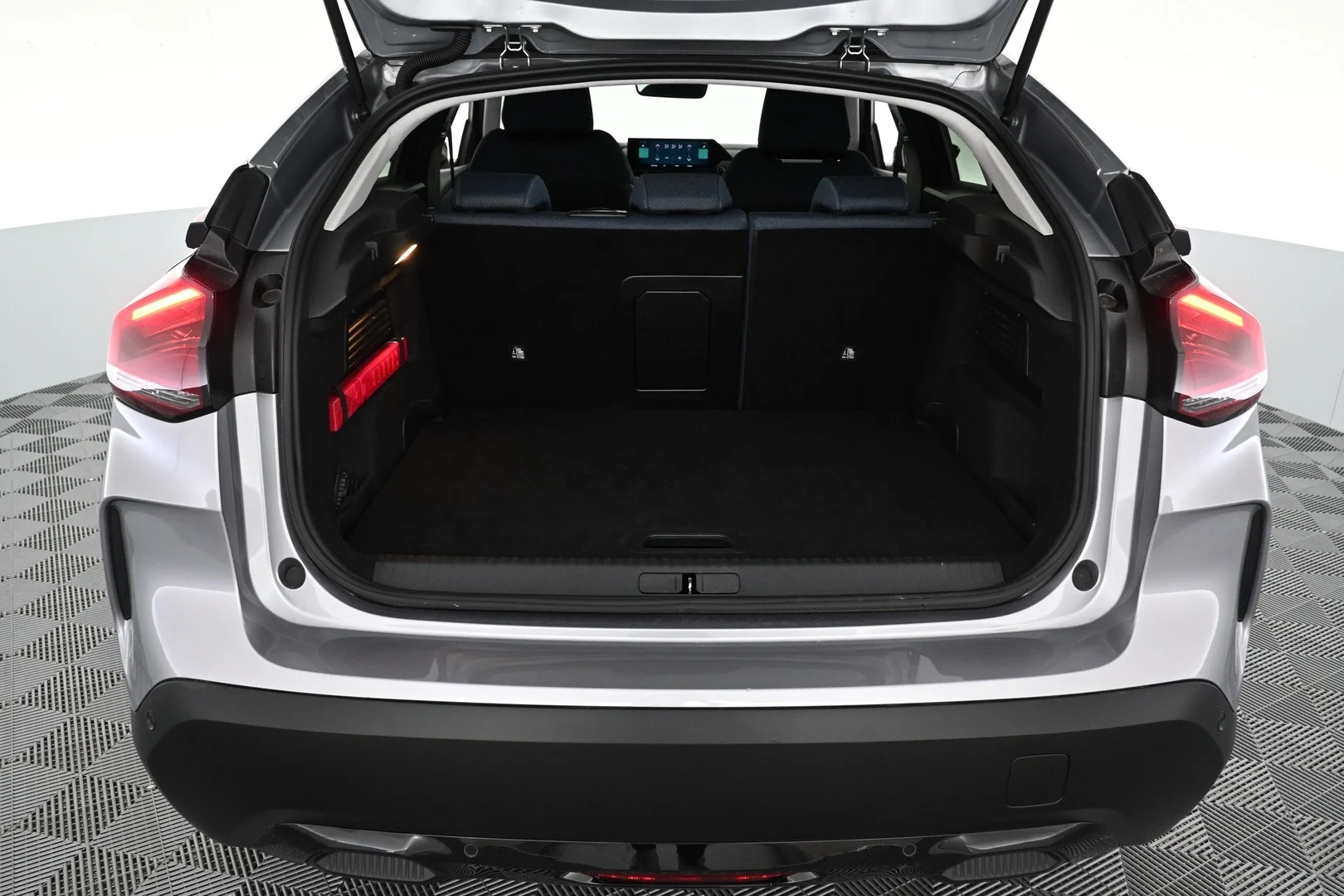 Car Image - 7nGsZryKYXib03CqINPpWz
