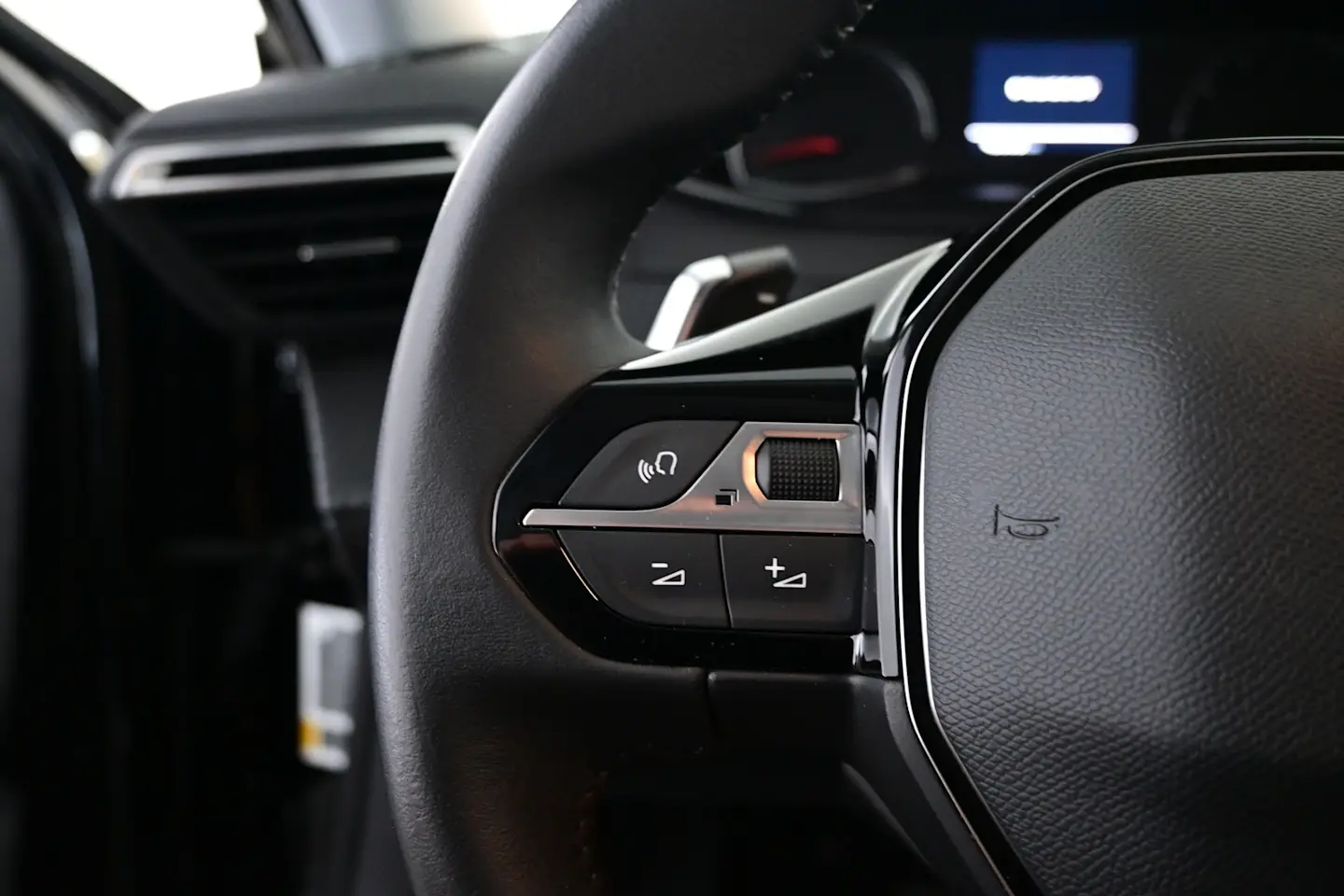 Car Image - 4J8dmckmn9O4xJlWrgYFAQ
