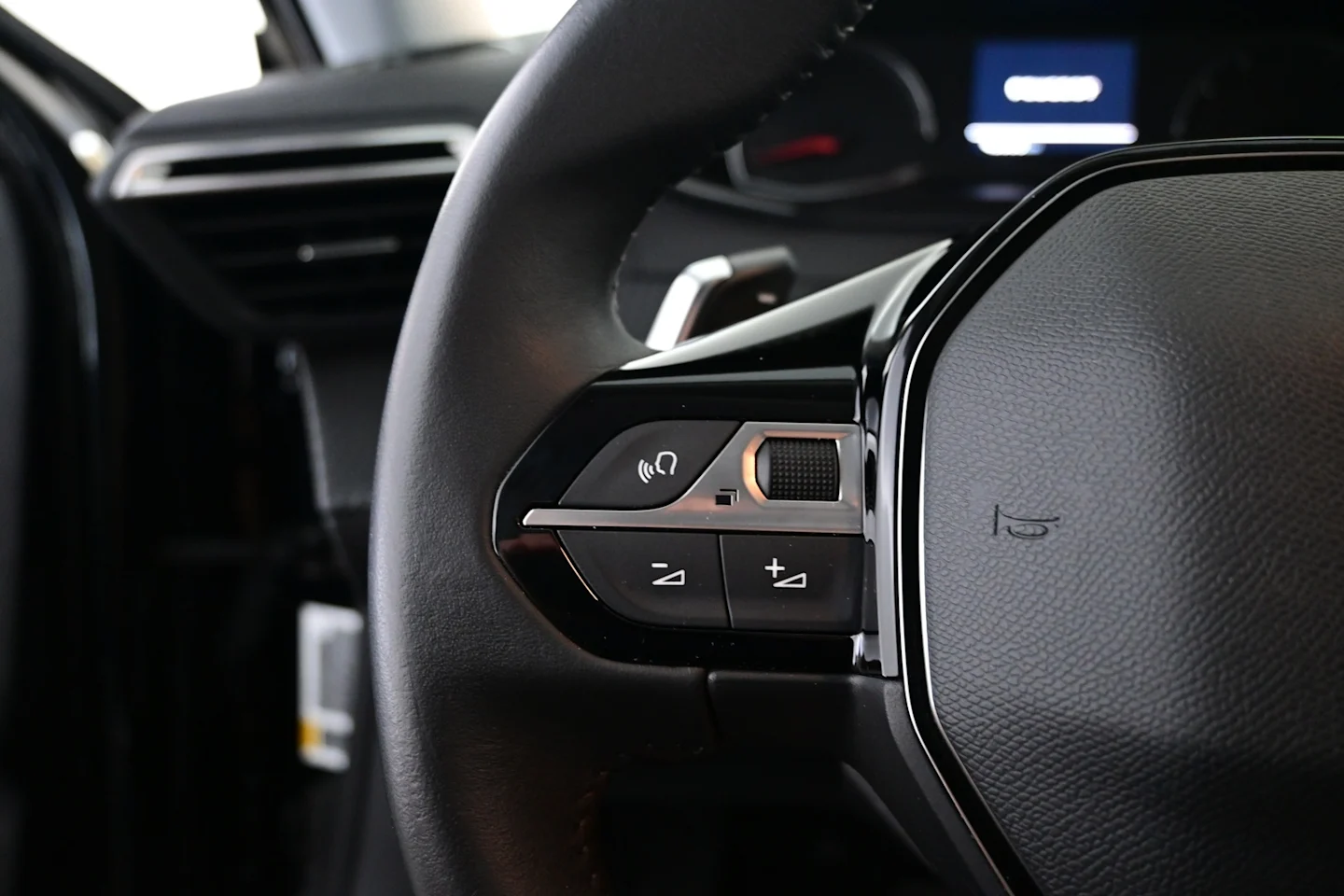 Car Image - 4J8dmckmn9O4xJlWrgYFAQ