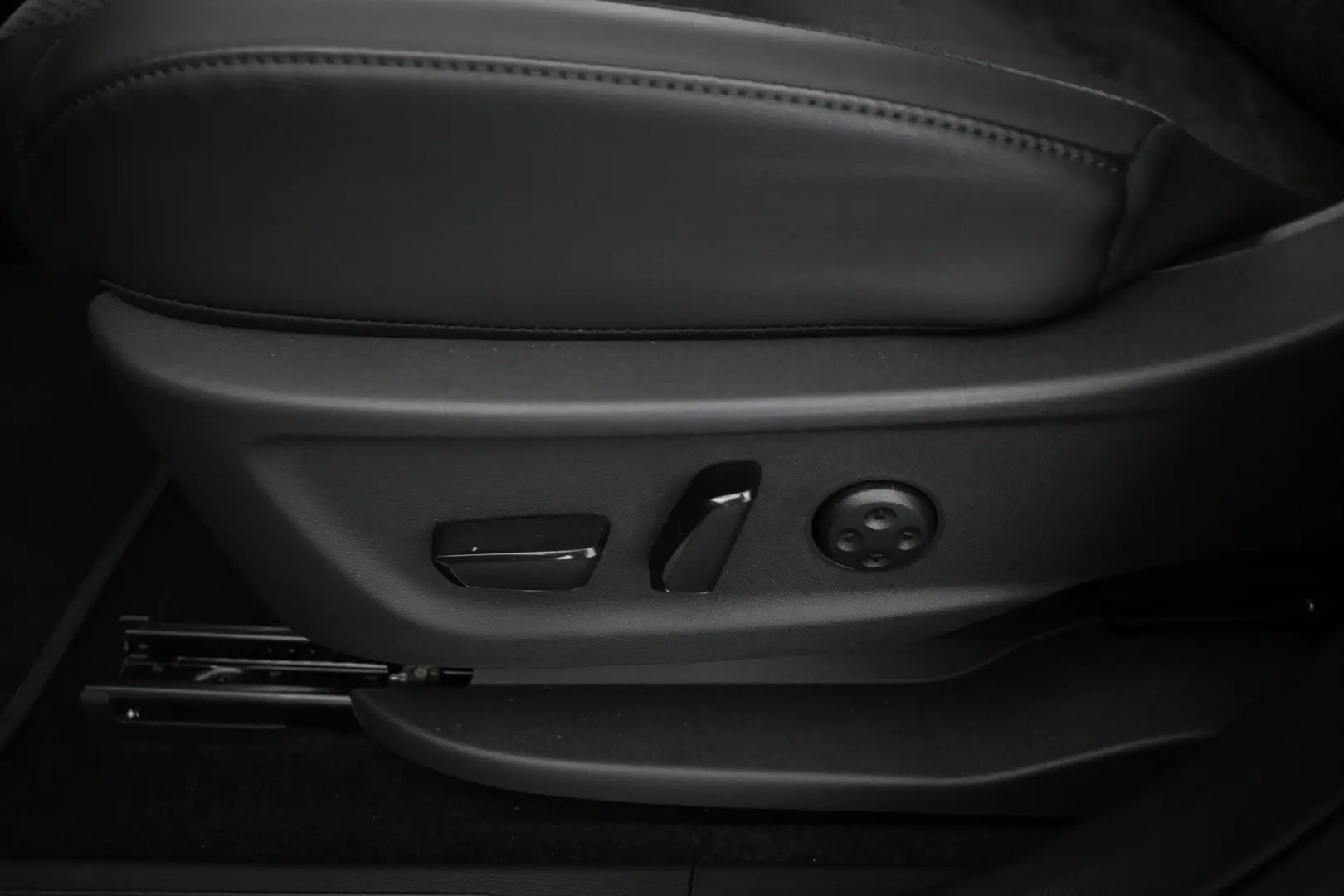 Car Image - 6DFXnV5ZosA8ZgQ8udY5Gt