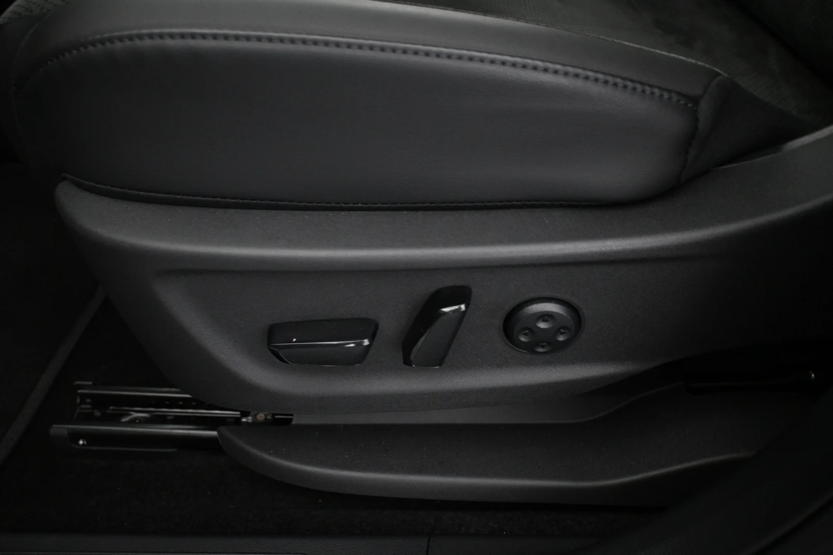 Car Image - 6DFXnV5ZosA8ZgQ8udY5Gt