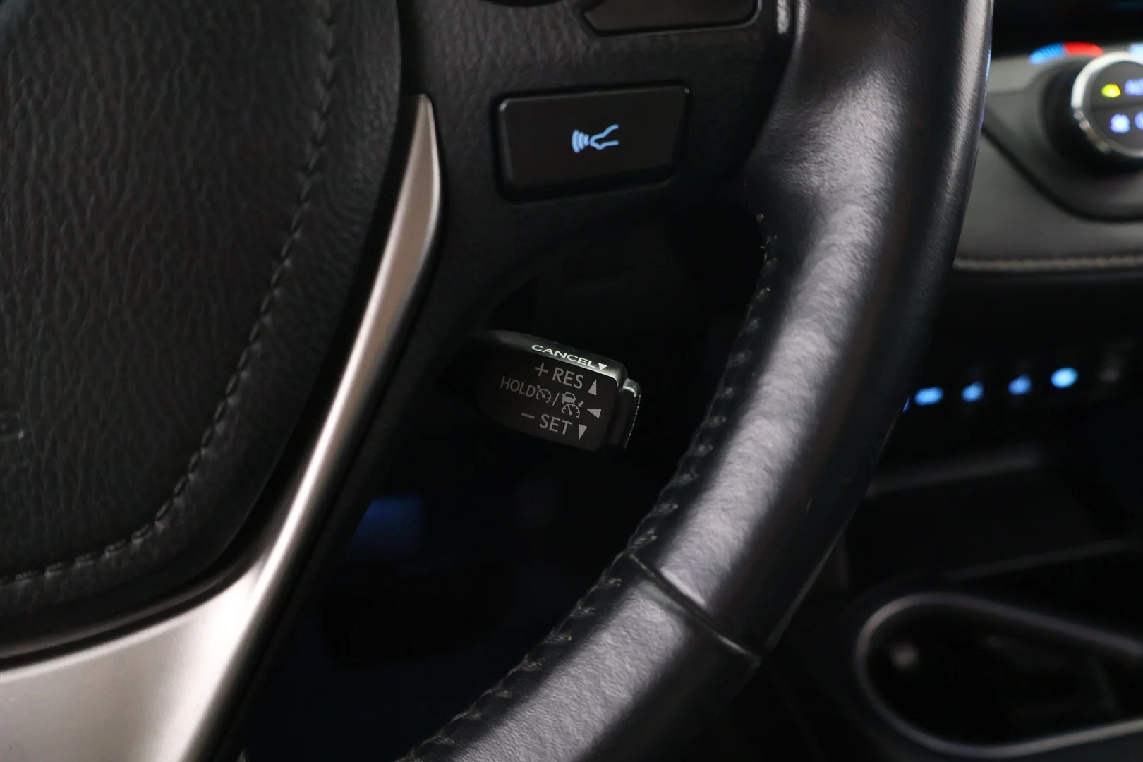 Car Image - 2nFq0foSkaT84XSENperO8