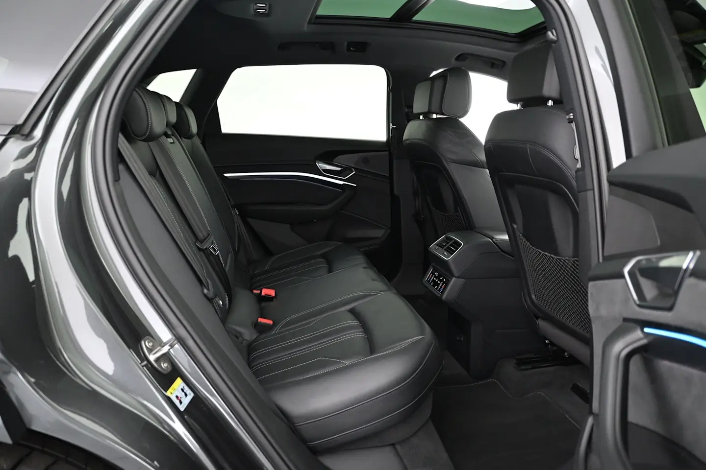 Car Image - 13qKRl2OPLxgjSBJBgMV9z