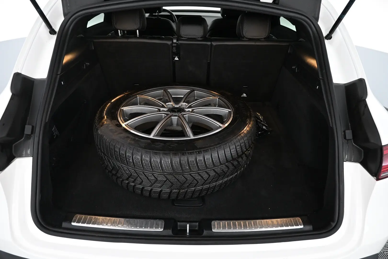 Car Image - 6z6KQnSCaI04H7tfwR1sUJ