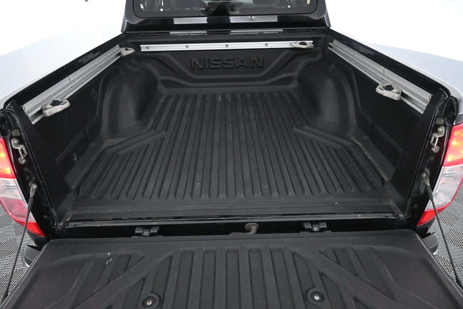 Car Image - Ox5wyL46lNsxcHFbN6mFx