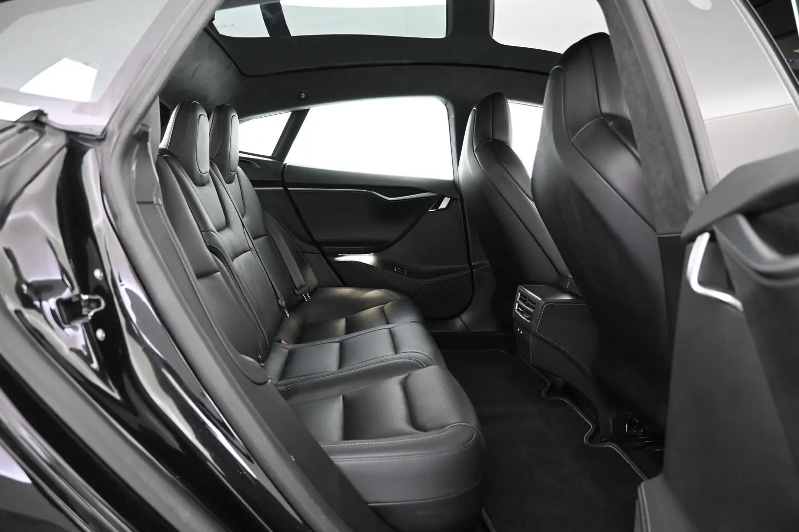 Car Image - 5pkijbN3u692SmJrPrC8sO