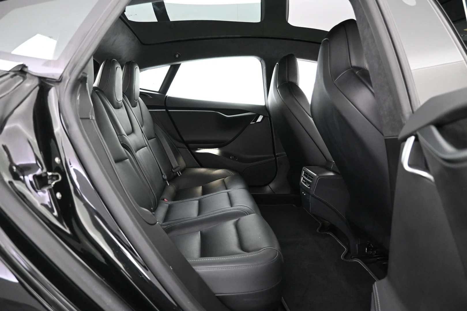 Car Image - 5pkijbN3u692SmJrPrC8sO
