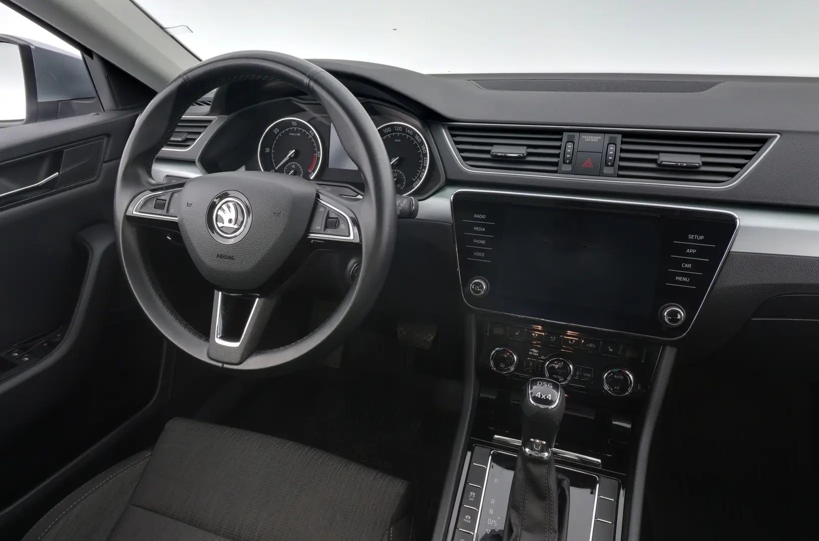 Car Image - rCaJJ6GTmym3gfVvIQGIc