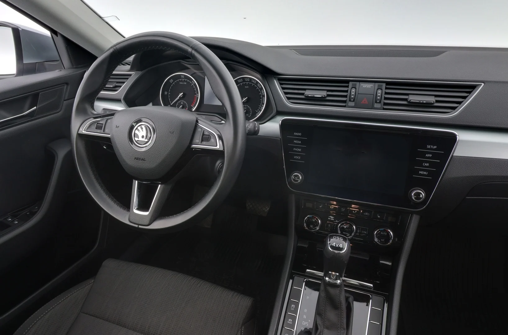 Car Image - rCaJJ6GTmym3gfVvIQGIc