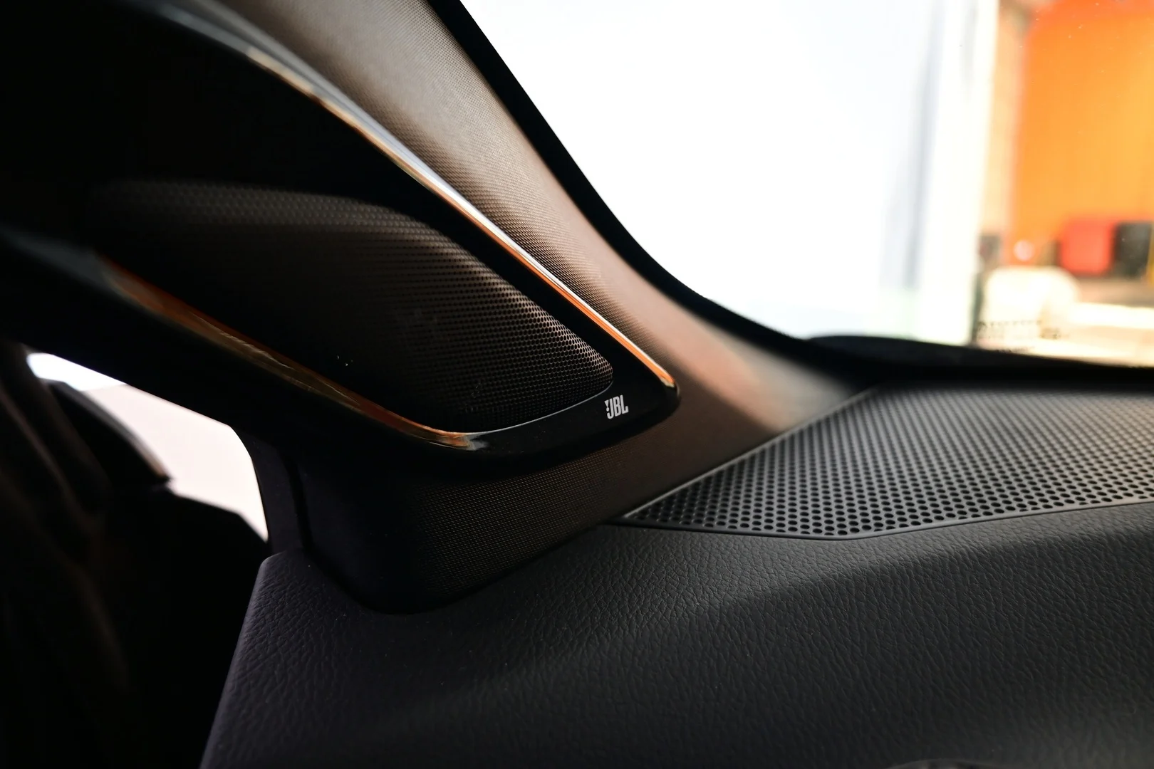 Car Image - 3gR0t5C0iWaHQrGG1zU1Yj