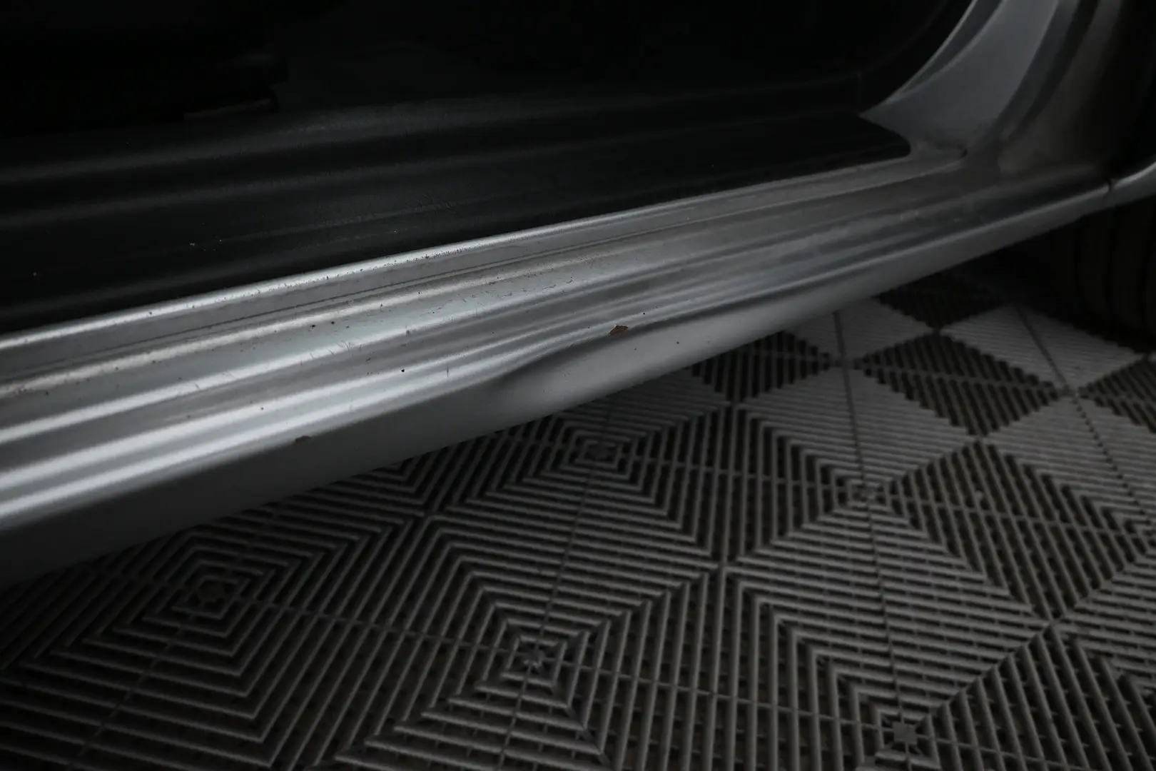 Car Image - 4pfNyX3dTTF3t1UAb7V4rS