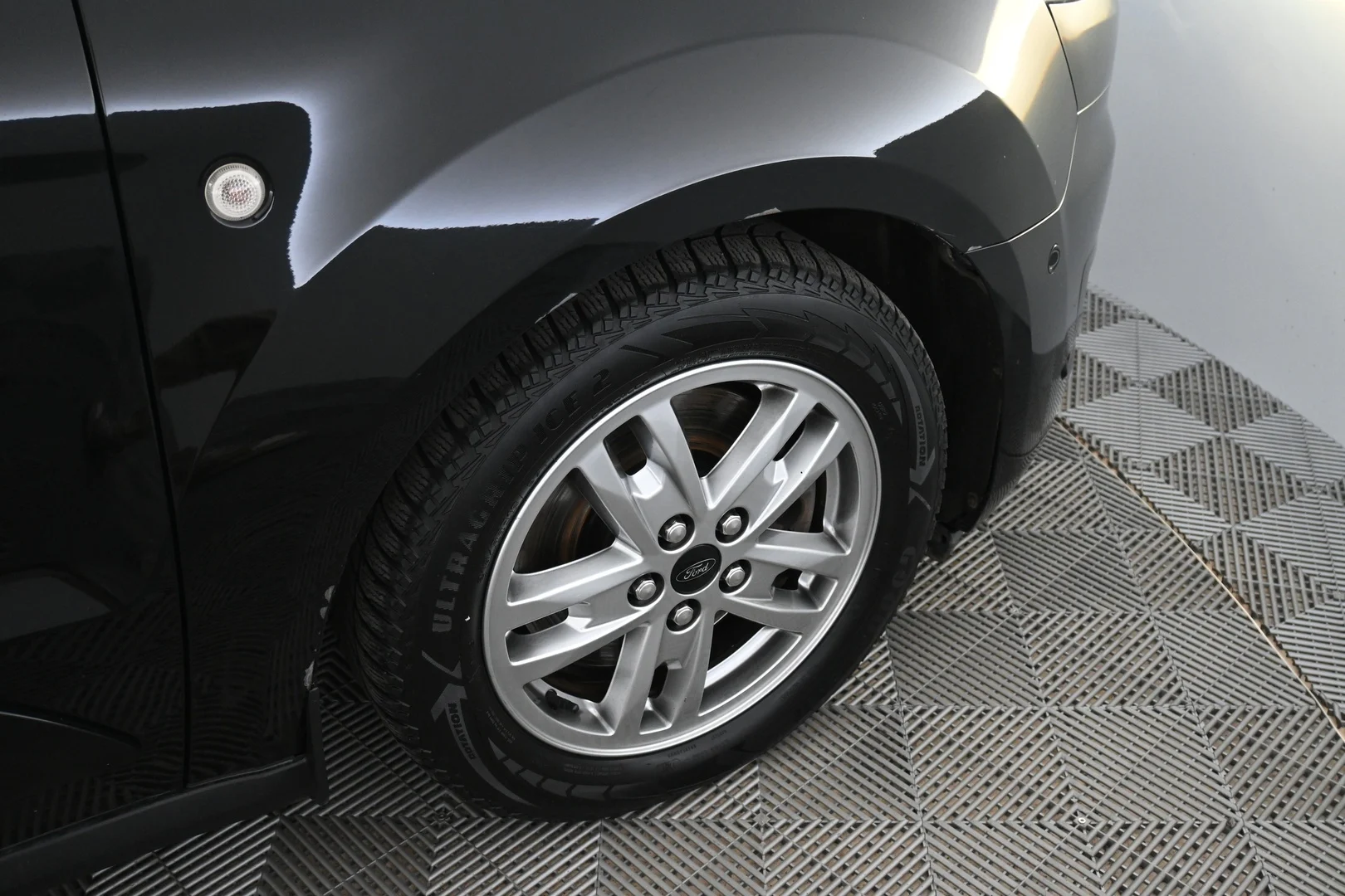 Car Image - 2J003JgOxcwxxtTTQqQmKE