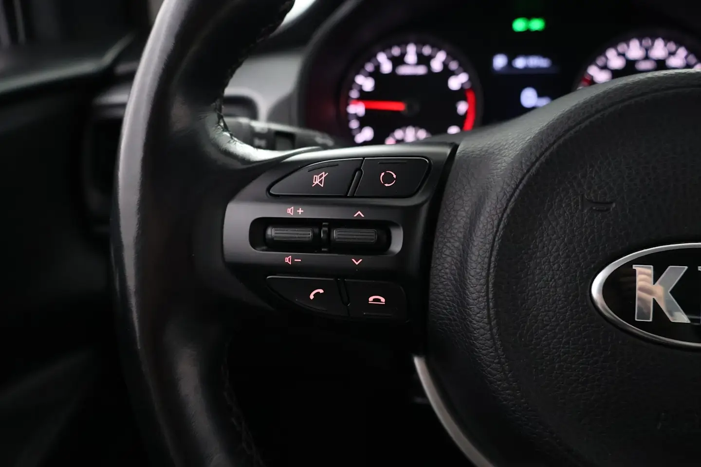 Car Image - 2CvGpHbNGiT4ZfuMV451fn