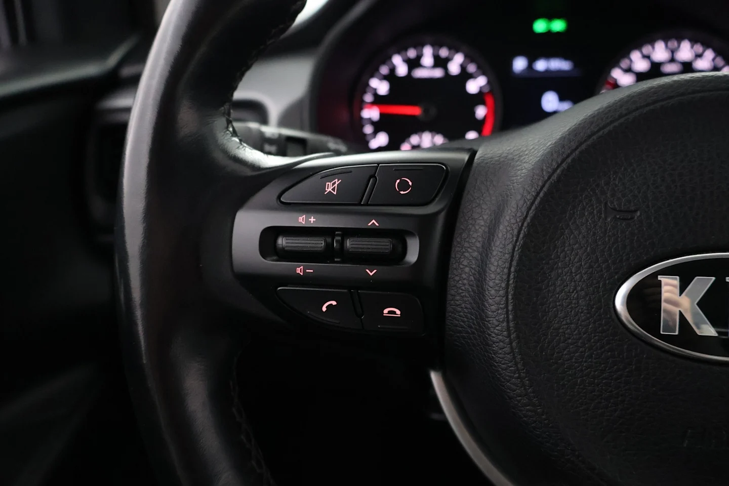 Car Image - 2CvGpHbNGiT4ZfuMV451fn
