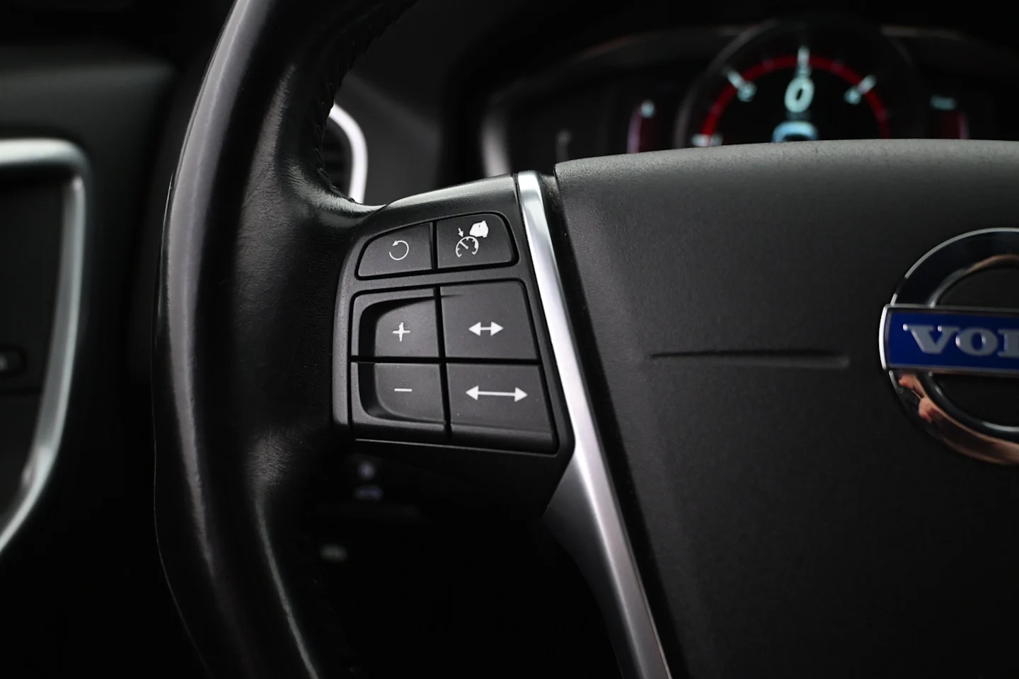 Car Image - 6D8sjKBpyiyjAoScNEot22