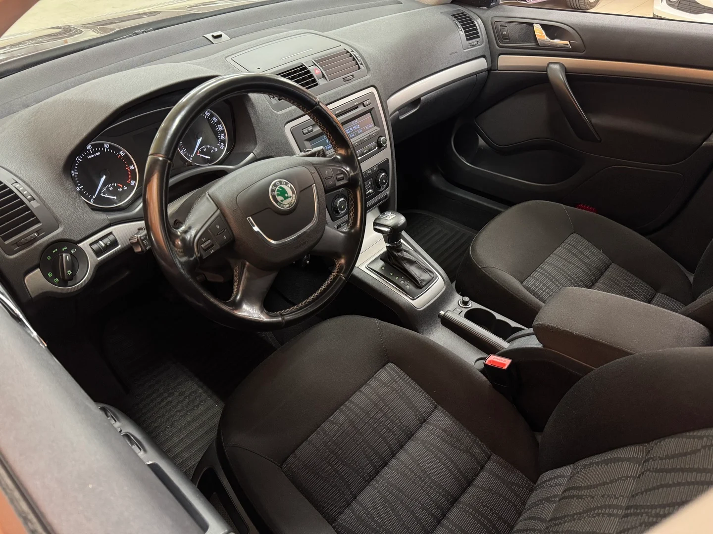 Car Image - 6fnA7jLfj61ijENwmoUCQ3