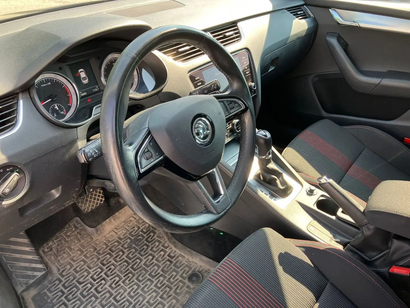 Car Image - sdPKxsGzL9kKH438wTOgi